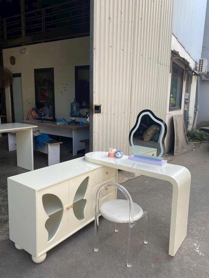 Bàn Trang điểm Kèm Tủ Xinh Xắn Btd 57